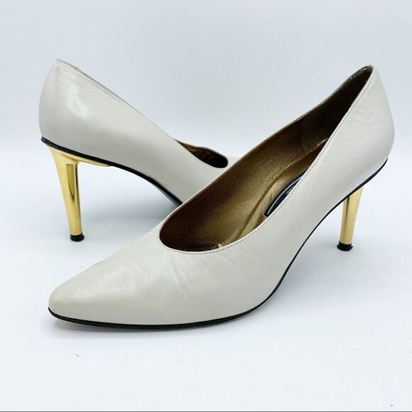Stuart Weitzman Vintage Ivory Pointed Toe Pump w/Gold Metal Stiletto Heel 7.5 - Picture 1 of 16